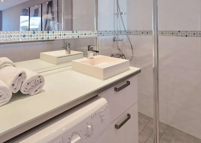 BEAULIEU - Studio Héliopolis E 79 BY AGN - Luxe - 4 personnes *